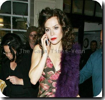 Anna Friel outside the The Groucho Club London, England - 11.10.09 Credit Mandatory: IANS-WENN