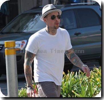 ***Exclusive***Benji Madden picks up a drink from a restaurant in West Hollywood. Los Angeles.