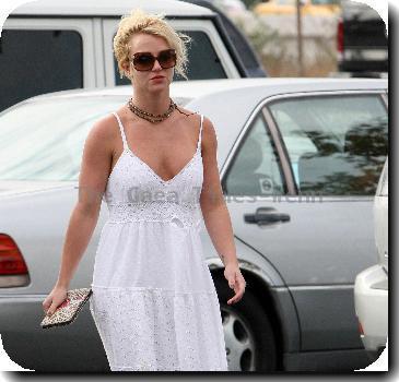 Britney Spears
leaving Target after enjoying a day of shopping.