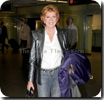 cilla_black_05_wenn5367980_318_O