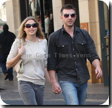 Estella Warren out shopping with her boyfriend in HollywoodCalifornia, USA - 11/10/09Credit: IANS-WENN