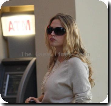 Estella Warren out shopping with her boyfriend in HollywoodCalifornia, USA - 11/10/09Credit: IANS-WENN