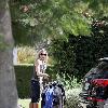 LeAnn Rimes Santa Monica police officers help LeAnn Rimes unload luggage and golf clubs from her SUV outside her home Los Angeles.