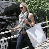 LeAnn Rimes Santa Monica police officers help LeAnn Rimes unload luggage and golf clubs from her SUV outside her home Los Angeles.