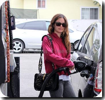 Rachel Bilson
stops at a gas station and pumps gas.