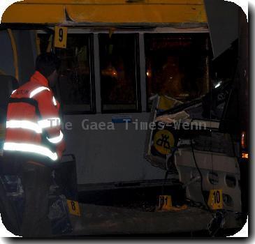 tram_bus_crash_4_wenn2576563_223_O