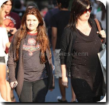 Abigail Breslin shopping with her mum