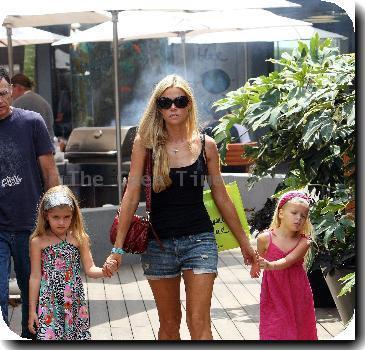 Denise Richards
 shops with her father Irv Richards and her daughters Lola Rose Sheen-Estevez and Sam J. Sheen-Estevez.