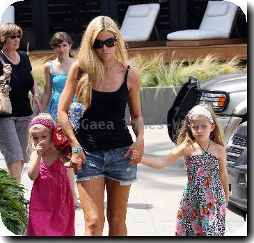 Denise Richards
 shops with her father Irv Richards and her daughters Lola Rose Sheen-Estevez and Sam J. Sheen-Estevez.