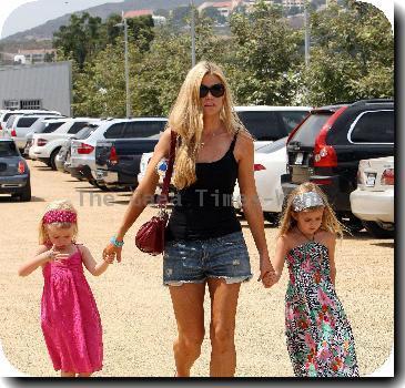 Denise Richards
 shops with her father Irv Richards and her daughters Lola Rose Sheen-Estevez and Sam J. Sheen-Estevez.