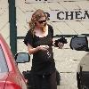 Pregnant actress Ellen Pompeo,
who is just weeks away from giving birth to her first child, shops at the organic market Nature Mart.