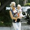 Gwen Stefani and her daughter Zuma goes shopping at Bristol Farms then stop by the park to change Zuma's diaper..