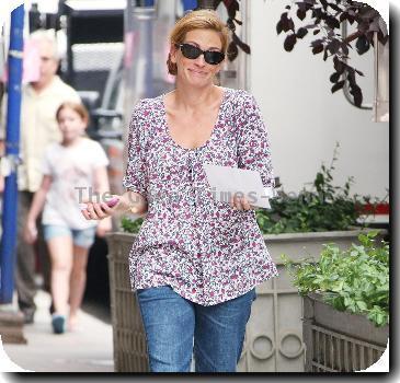 Julia Roberts walking to the set of her upcoming film 'Eat, Pray, Love' shooting in Manhattan.