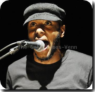 Mos Def performing