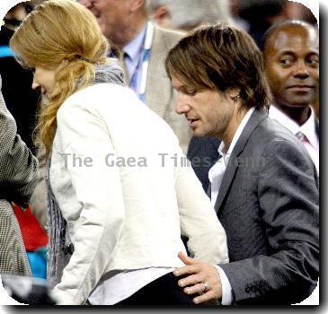 Nicole Kidman and Keith Urban watching
 Serena Wiliams of the United States during her match against Flavia Pennetta of Italy on day 9 of the US Open. Wiliams went on to win the match 6-4, 6-3.