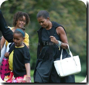 President <b>Barack Obama</b>, daughter Sasha Obama and wife