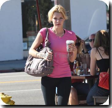 **Exclusive**
Sophie Monk
stops off for breakfast while out and about in Hollywood.