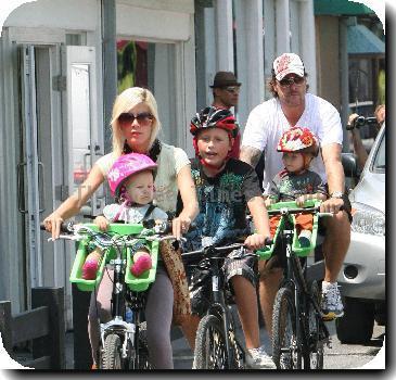 Tori Spelling and husband Dean McDermott take their children on a bike ride in Malibu..