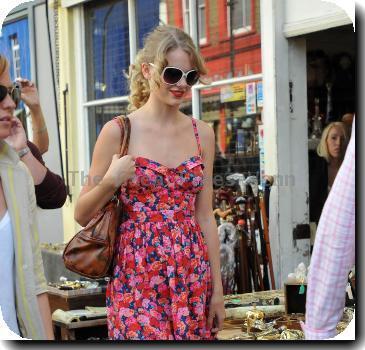 Taylor Swift
 shopping in Notting Hill..