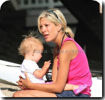 Tori Spelling and Dean McDermott enjoys a day on Malibu Beach with their children.Los Angeles, California.