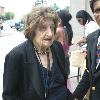 Iconic journalist Helen Thomas in conversation with colleagues Washington DC, USA –