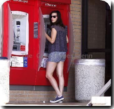 Liv Tyler 
stops off at a cash machine in Los Feliz.