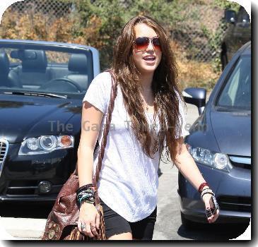 Miley Cyrus stops by Coffee Bean in Toluca Lake with friends.Los Angeles, California.