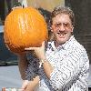 Tim Allen at Mr. Bones Pumpkin Patch with his wife and baby daughterLos Angeles.