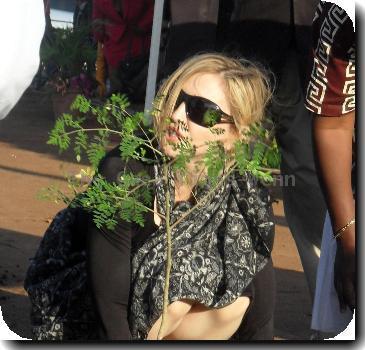 MADONNA PLANTS TREE TO LAUNCH MALAWI SCHOOL PROJECT