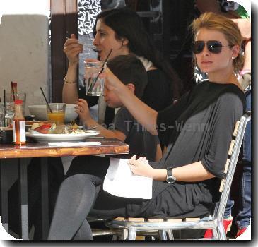 ***Exclusive***Lo Bosworth having breakfast with a friend in Hollywood. Los Angeles, California.