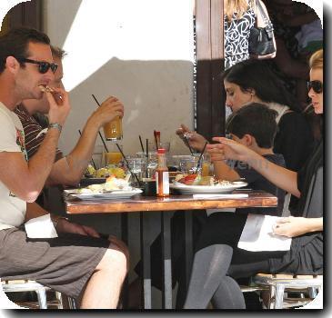 ***Exclusive***Lo Bosworth having breakfast with a friend in Hollywood. Los Angeles, California.