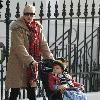 Gwen Stefani
taking her son Kingston Rossdale for a walk.