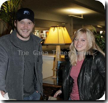 Anna Faris and her husband, Chris Pratt, wait for the valet to bring their car after doing some last minute Christmas shopping in Hollywood..