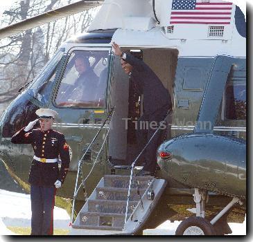 Atmosphere
US President Barack Obama leaving the White House en route to Hawaii for the family annual Christmas vacation.