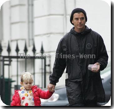 Gavin Rossdale and son Kingston
 go for a walk in Primrose Hill.