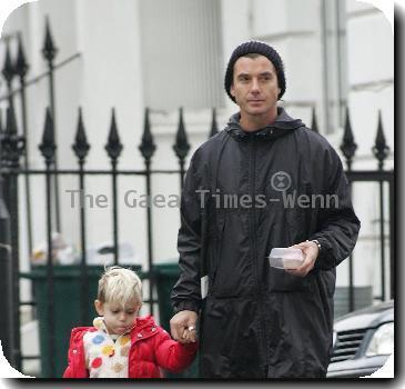 Gavin Rossdale and son Kingston
 go for a walk in Primrose Hill.