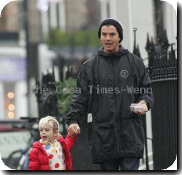 Gavin Rossdale and son Kingston
 go for a walk in Primrose Hill.