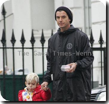 Gavin Rossdale and son Kingston
 go for a walk in Primrose Hill.