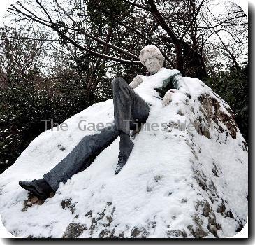 Oscar Wilde statue