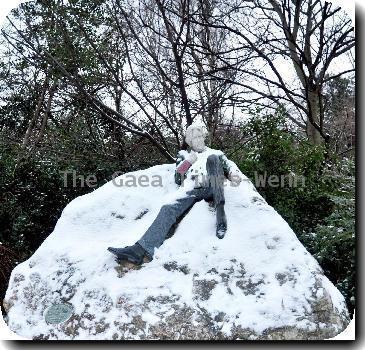 Oscar Wilde statue