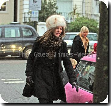 Trinny Woodall 
wrapped up an a warm coat and a Russian style fur hat
makes her way home after taking her children to school
London, England - 11.01.10
Credit Mandatory:IANS- WENN