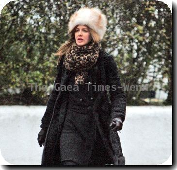 Trinny Woodall 
wrapped up an a warm coat and a Russian style fur hat
makes her way home after taking her children to school
London, England - 11.01.10
Credit Mandatory:IANS- WENN