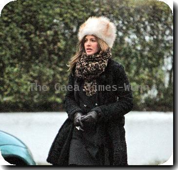 Trinny Woodall 
wrapped up an a warm coat and a Russian style fur hat
makes her way home after taking her children to school
London, England - 11.01.10
Credit Mandatory:IANS- WENN