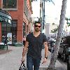 Jesse Metcalfe carries a leather duffel bag while on his way to a business meeting in Beverly Hills.