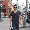 Jesse Metcalfe carries a leather duffel bag while on his way to a business meeting in Beverly Hills.