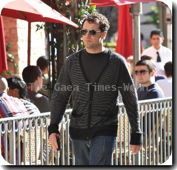 'Brothers and Sisters' star Matthew Rhys
out shopping in Hollywood.