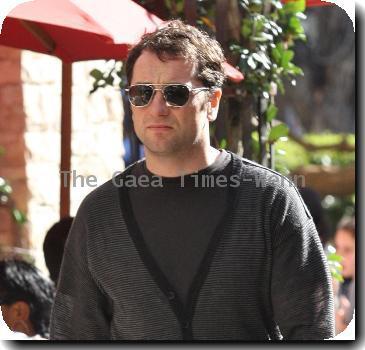 'Brothers and Sisters' star Matthew Rhys
out shopping in Hollywood.