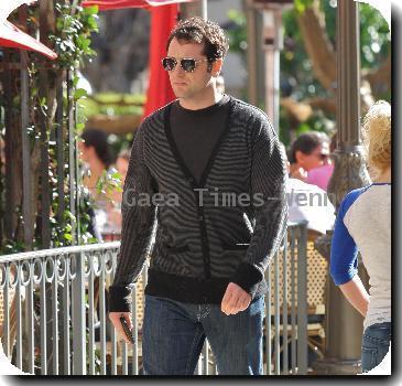 'Brothers and Sisters' star Matthew Rhys
out shopping in Hollywood.