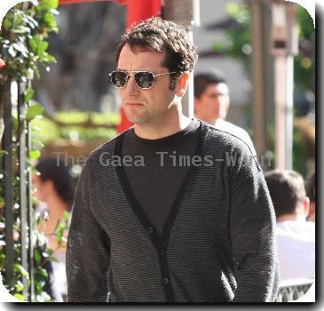 'Brothers and Sisters' star Matthew Rhys
out shopping in Hollywood.