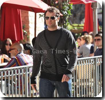 'Brothers and Sisters' star Matthew Rhys
out shopping in Hollywood.